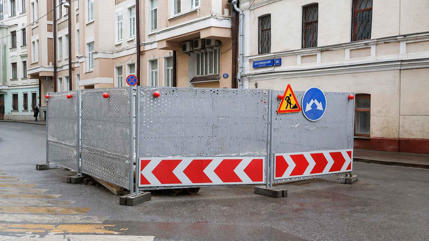Ограждение строительной площадки из перфорированного листа — объект 1